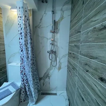 Luxury No1 Ladadika Apartment