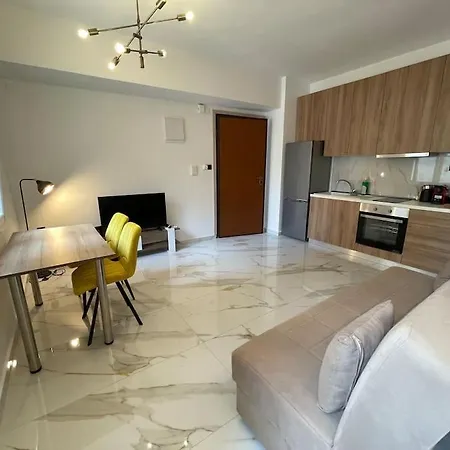 Luxury No1 Ladadika *