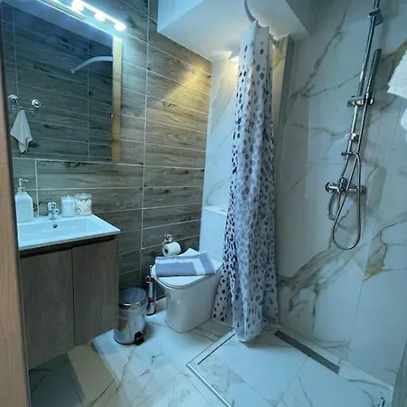 Luxury No1 Ladadika *