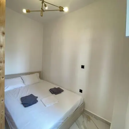 Luxury No1 Ladadika