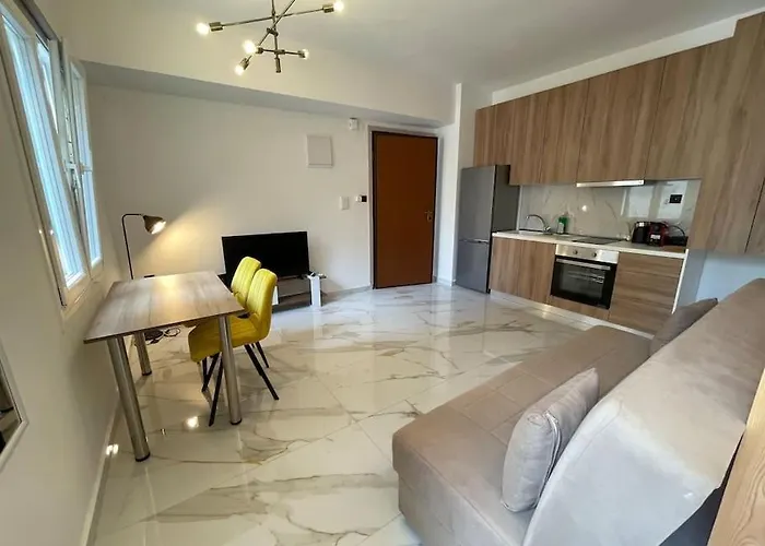 Luxury No1 Ladadika *