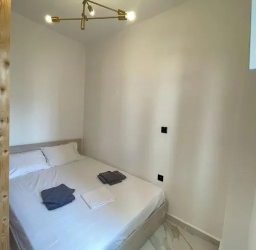 Luxury No1 Ladadika