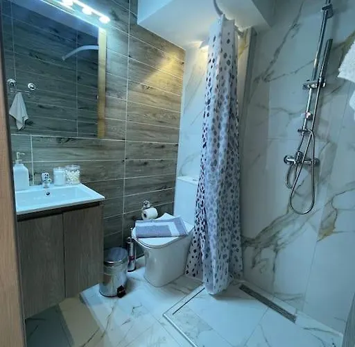 Luxury No1 Ladadika *